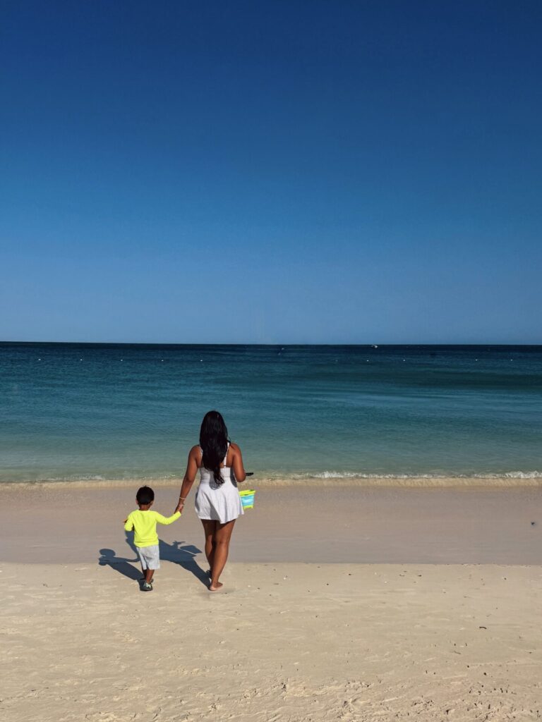 Aruba Beach with a kid